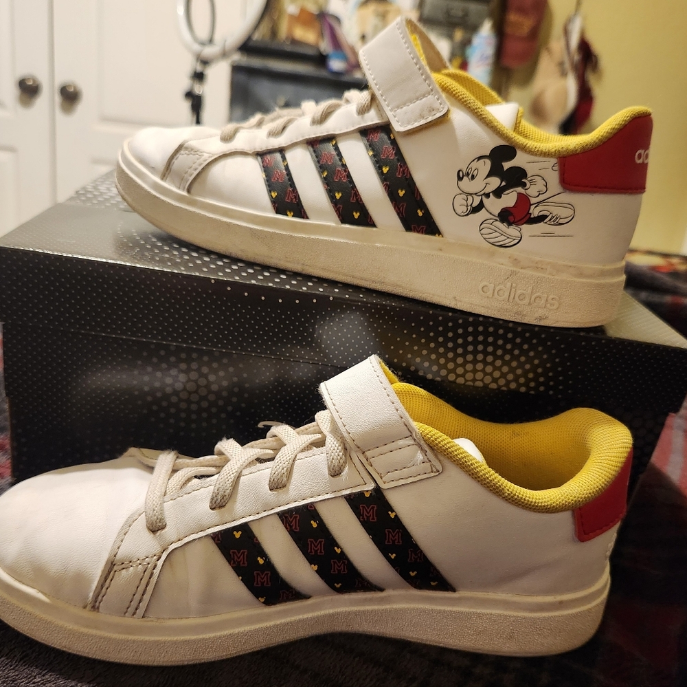 Size 3 Adidas Grand Court Mickey sneakers